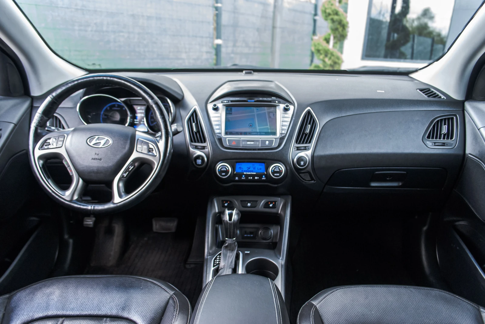 Hyundai Tucson 2.0CRDI-4WD-PREMIUM-6M ГАРАНЦИЯ! - изображение 10
