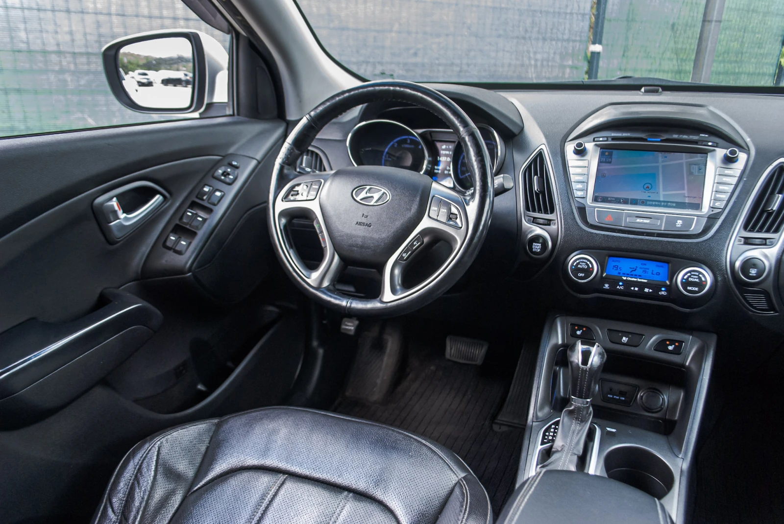 Hyundai Tucson 2.0CRDI-4WD-PREMIUM-6M ГАРАНЦИЯ! - изображение 9
