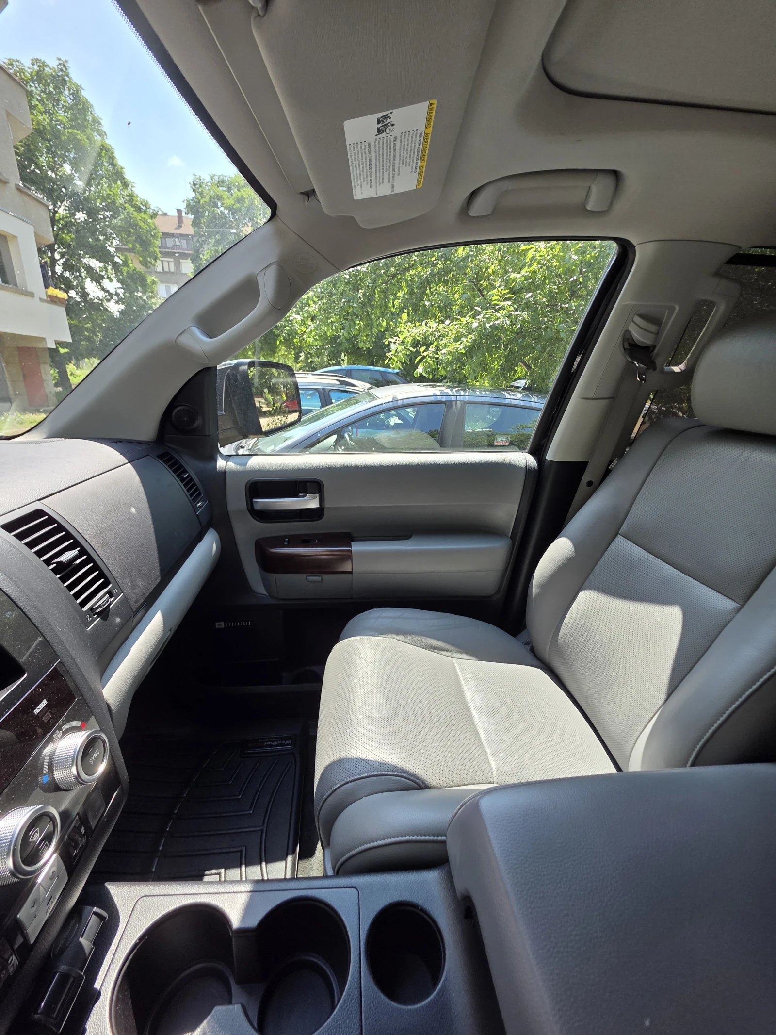 Toyota Sequoia, снимка 3 - Автомобили и джипове - 54840771