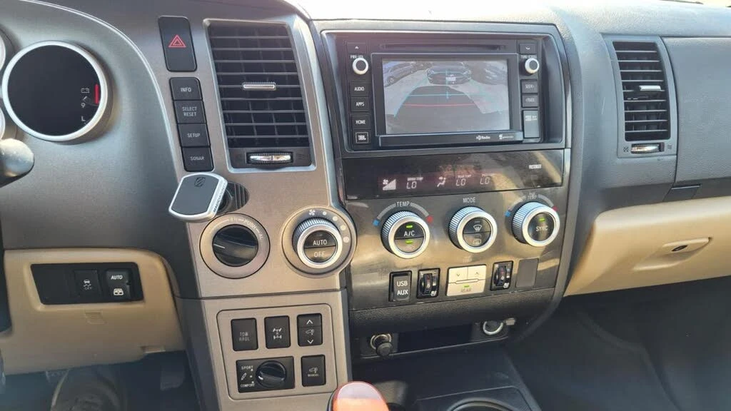 Toyota Sequoia PLATINUM* V8* JBL* КОЖА* ПОДГРЕВ* КАМЕРА* ШИБИДАХ, снимка 12 - Автомобили и джипове - 55115873