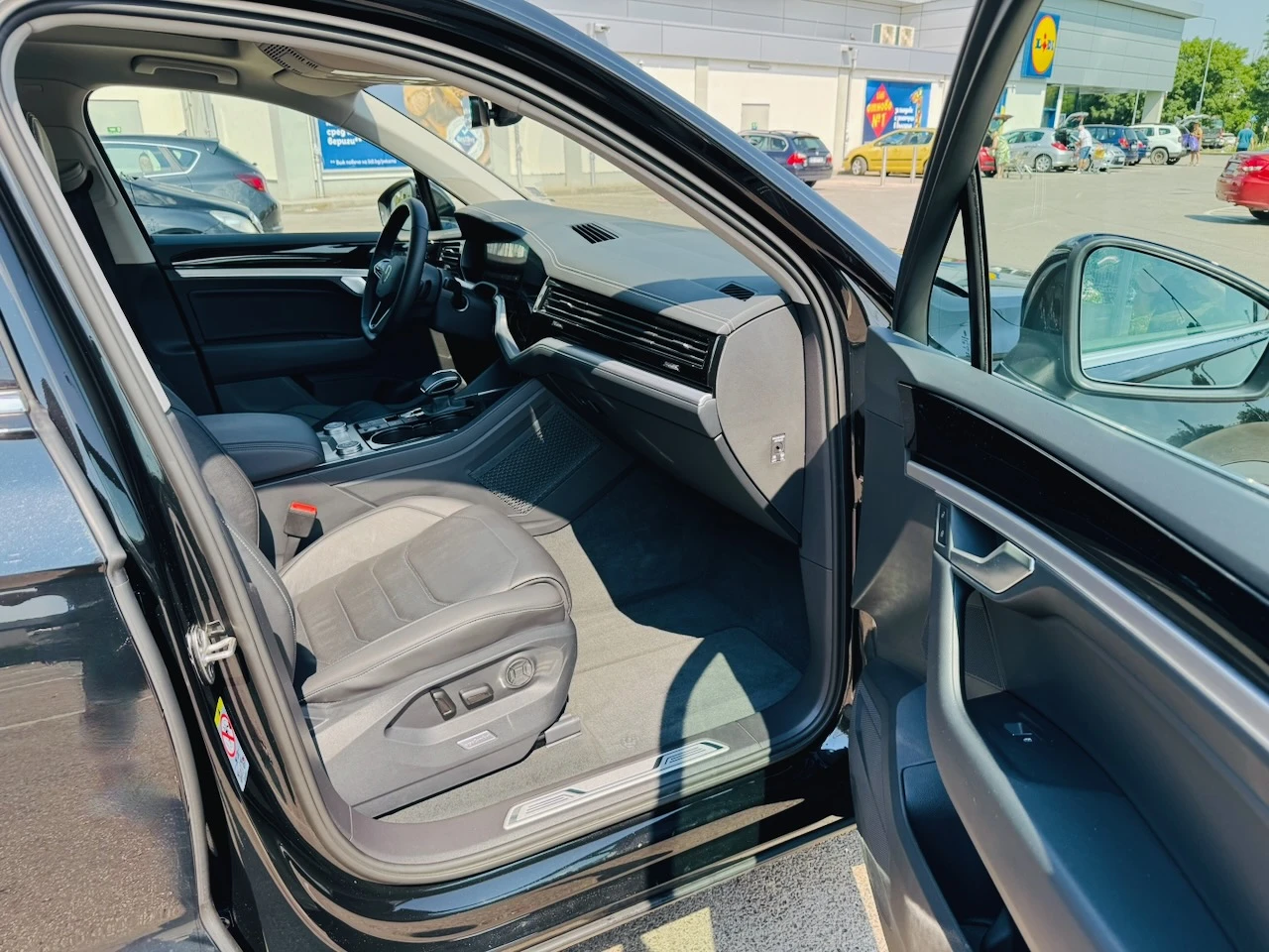 VW Touareg Elegance eHybrid, снимка 11 - Автомобили и джипове - 55357436