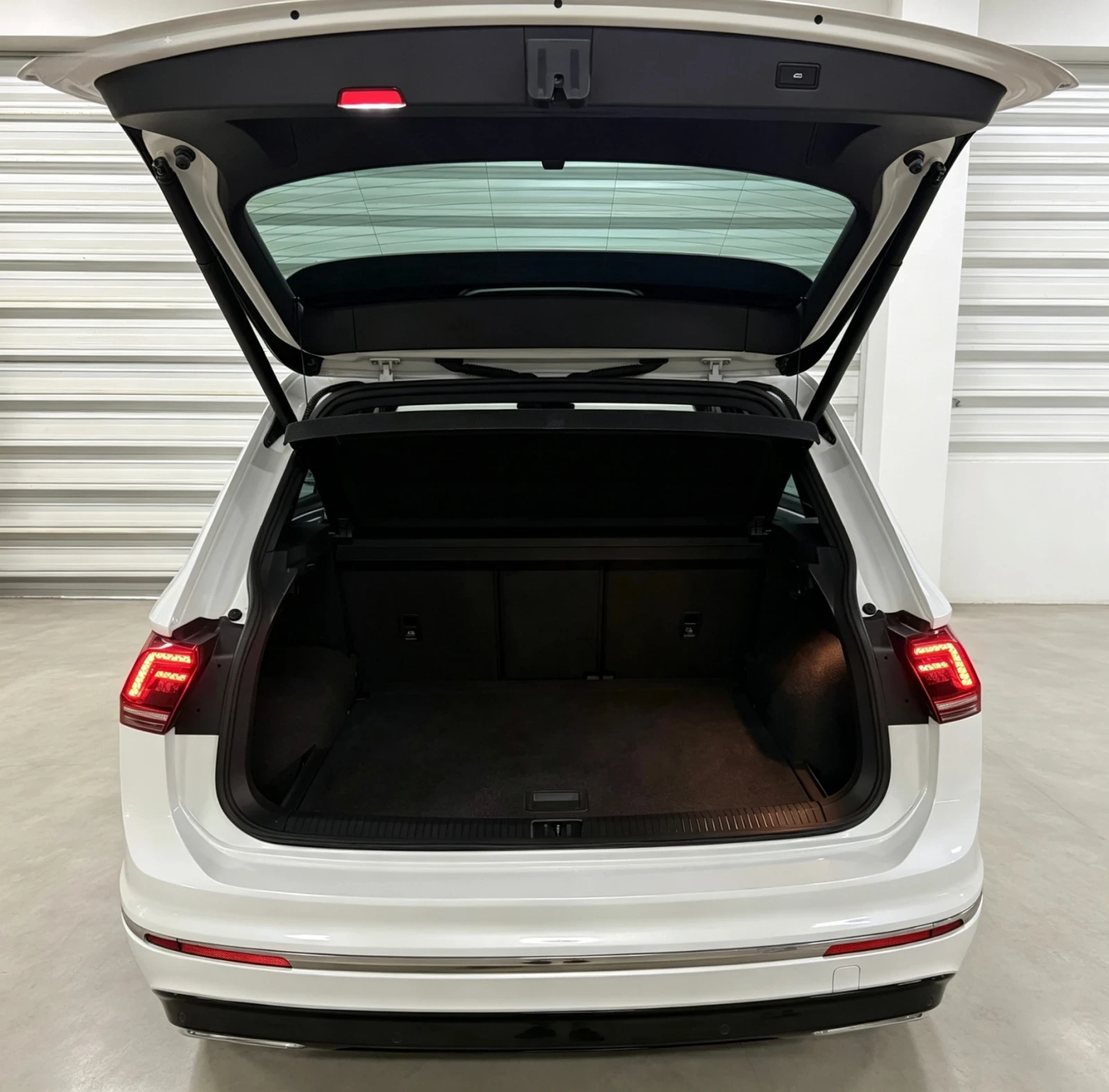 VW Tiguan 2.0 BiTDI/R-Line/4Motion/360Cam/Panorama/Acc | Mobile.bg � ����������� 17