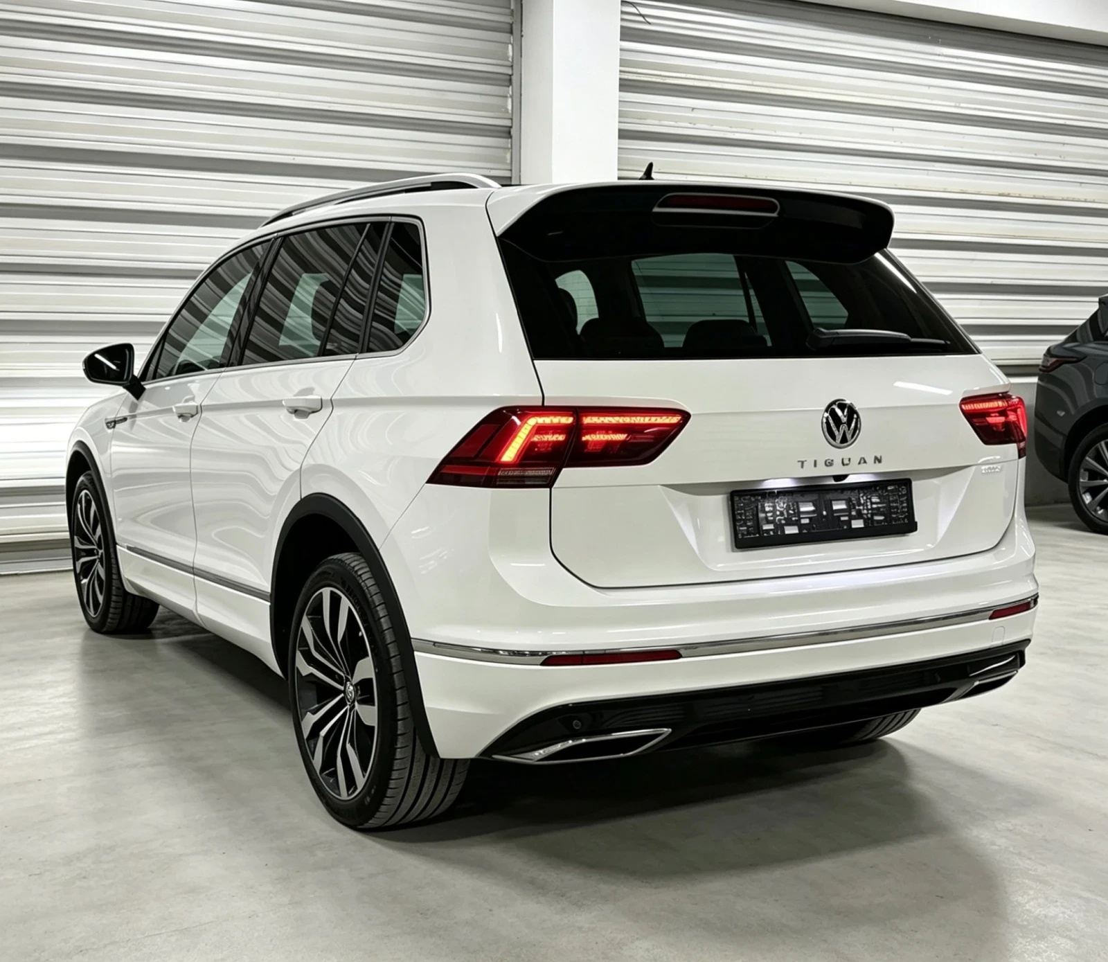 VW Tiguan 2.0 BiTDI/R-Line/4Motion/360Cam/Panorama/Acc | Mobile.bg � ����������� 4