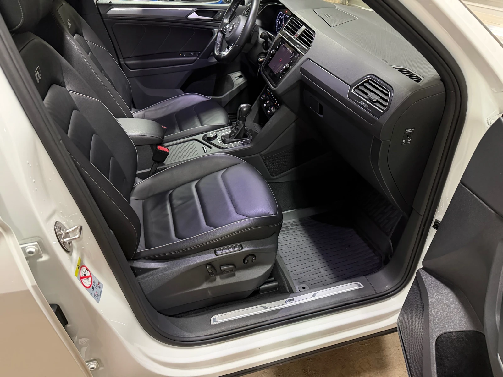 VW Tiguan 2.0 BiTDI/R-Line/4Motion/360Cam/Panorama/Acc | Mobile.bg � ����������� 13