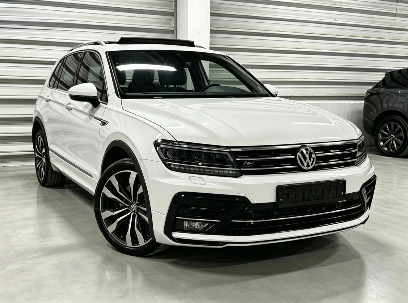 VW Tiguan 2.0 BiTDI/R-Line/4Motion/360Cam/Panorama/Acc | Mobile.bg � ����������� 3