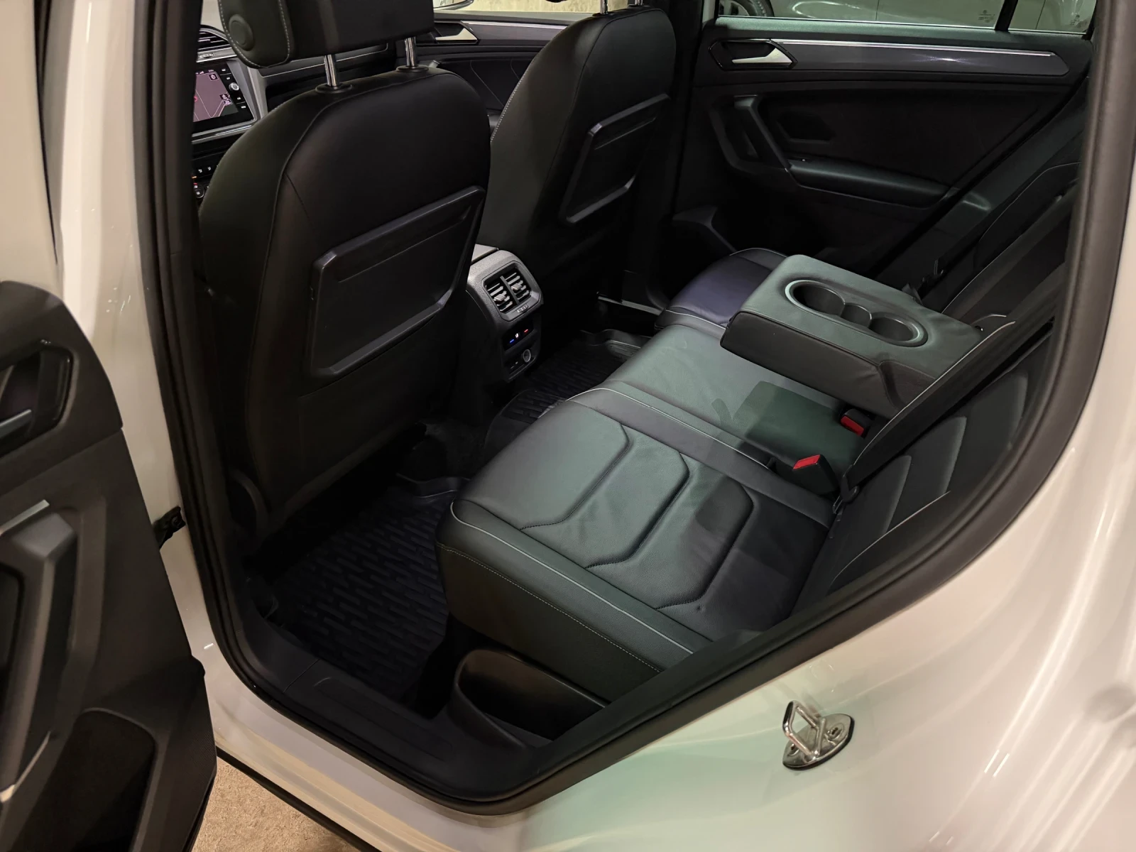 VW Tiguan 2.0 BiTDI/R-Line/4Motion/360Cam/Panorama/Acc | Mobile.bg � ����������� 14