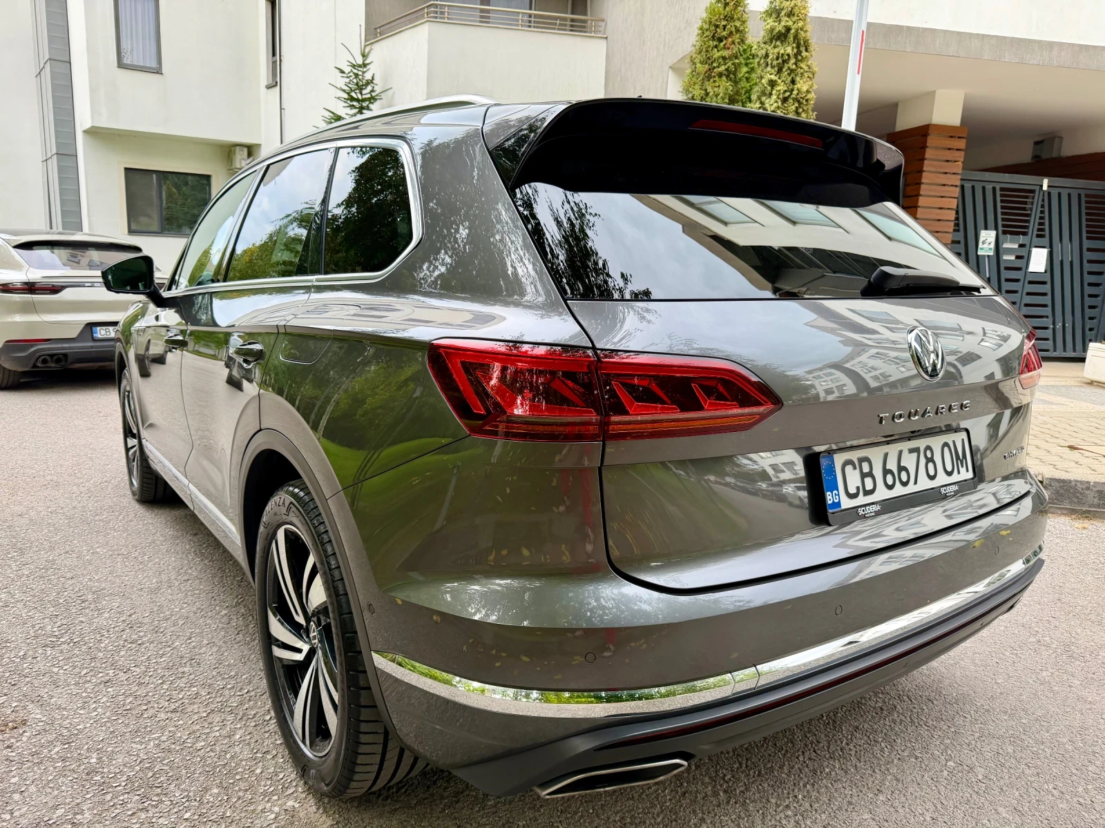 VW Touareg 3.0 Plug in Hybrid  Facelift, снимка 7 - Автомобили и джипове - 56273379