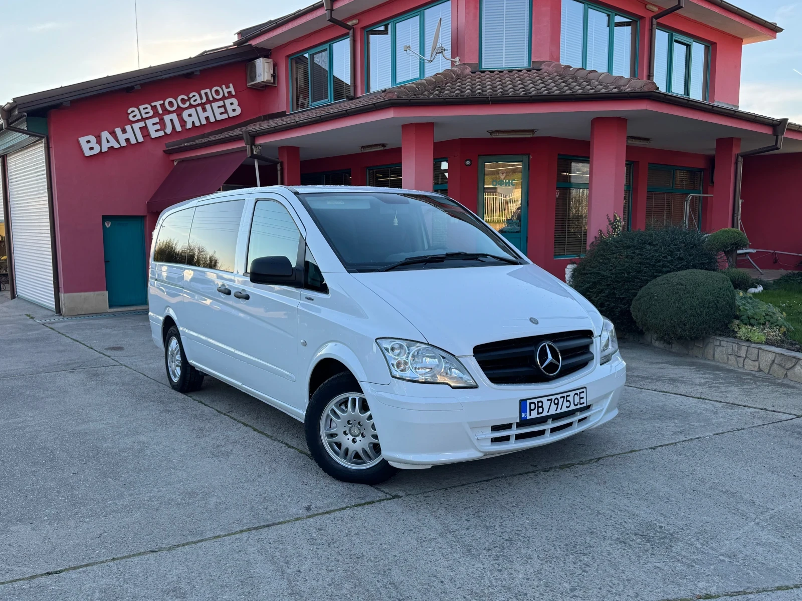 Mercedes-Benz Vito 116 CDI* Facelift* NAVI* Климатик* 8+ 1 места, снимка 1