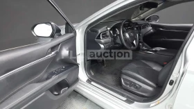 Toyota Camry 2.5 XLE HYBRID/PANORAMA/360CAM/FULL, снимка 10
