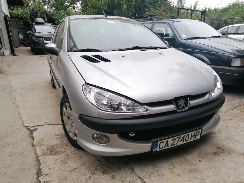 Peugeot 206 4 врати и голям багажник, снимка 1 - Автомобили и джипове - 47327479