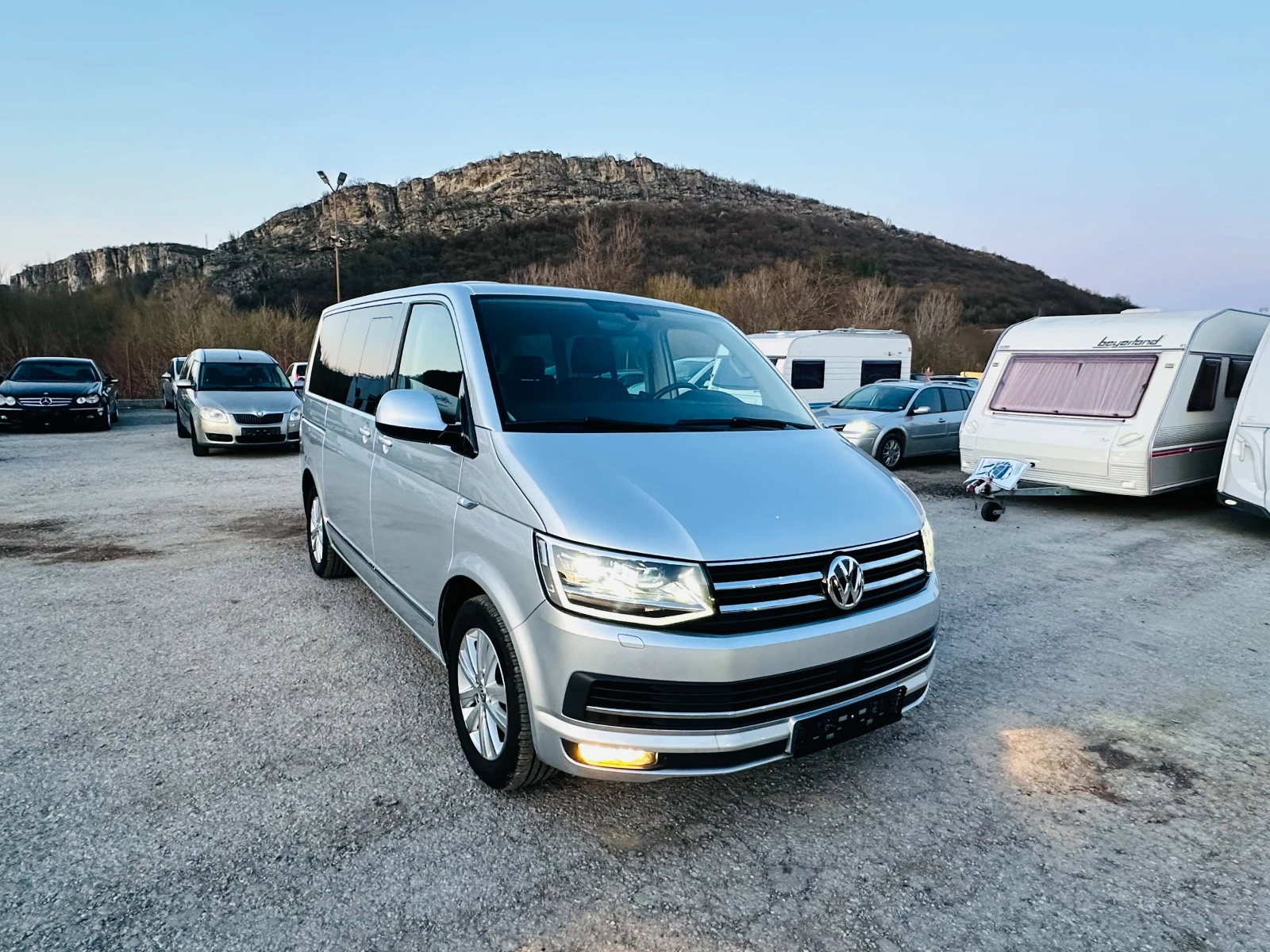 VW Multivan 2.0 TDI HIGHLINE  УНИКАТ, снимка 1