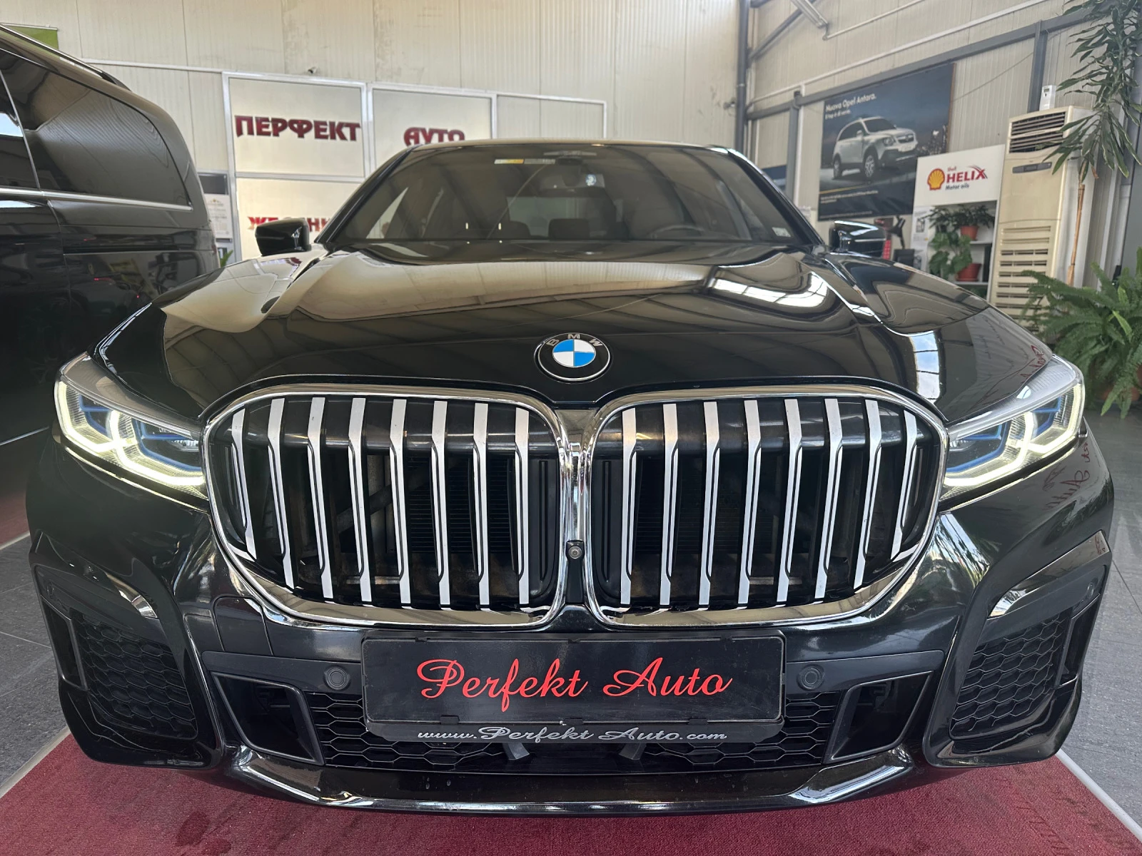 BMW 740 xDrive * FULL Екстри * M PACKET * HARMAN/KARDON* T - изображение 2