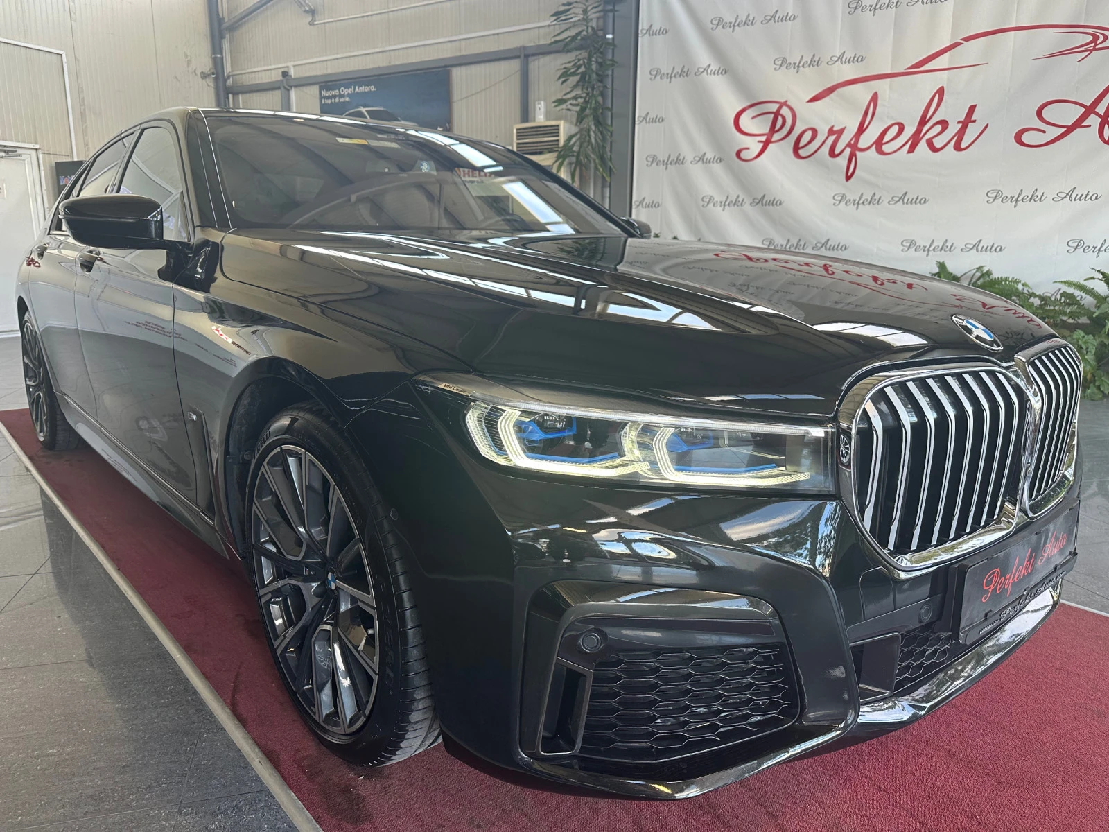 BMW 740 xDrive * FULL Екстри * M PACKET * HARMAN/KARDON* T - изображение 3