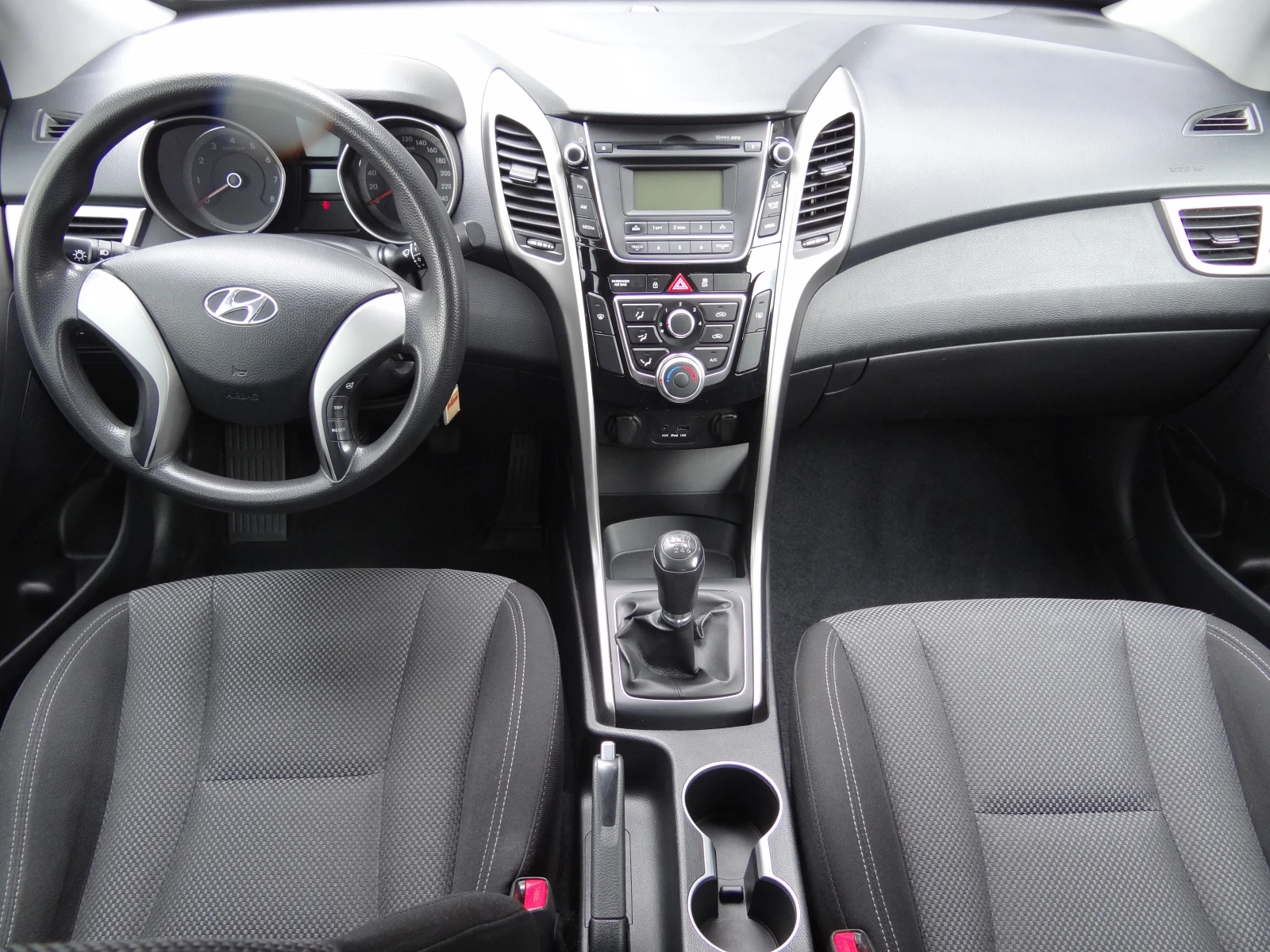 Hyundai I30 1.4i - 100k.c. / Климатик / 6-скопрости / Euro-5 / - изображение 9