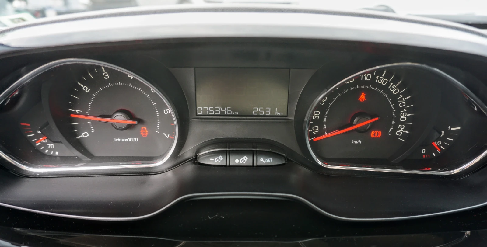 Peugeot 208 1.2i PURETECH ACTIVE - изображение 9