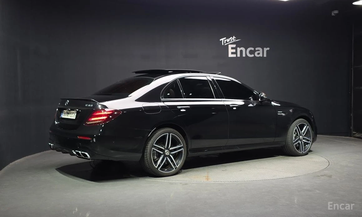 Mercedes-Benz E 63 AMG  - изображение 2