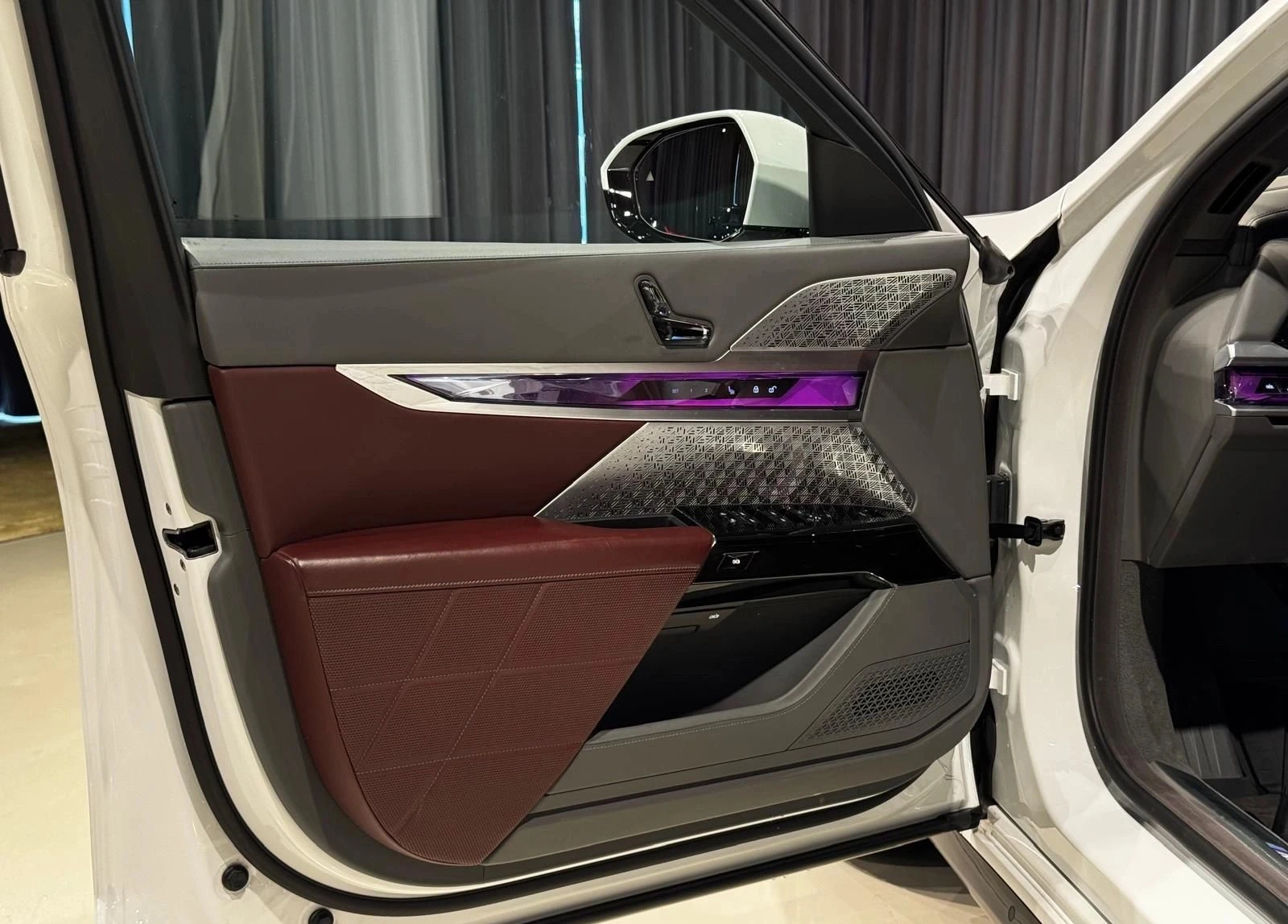 BMW 740 d xDrive M Sportpaket Pro, снимка 14 - Автомобили и джипове - 53889094