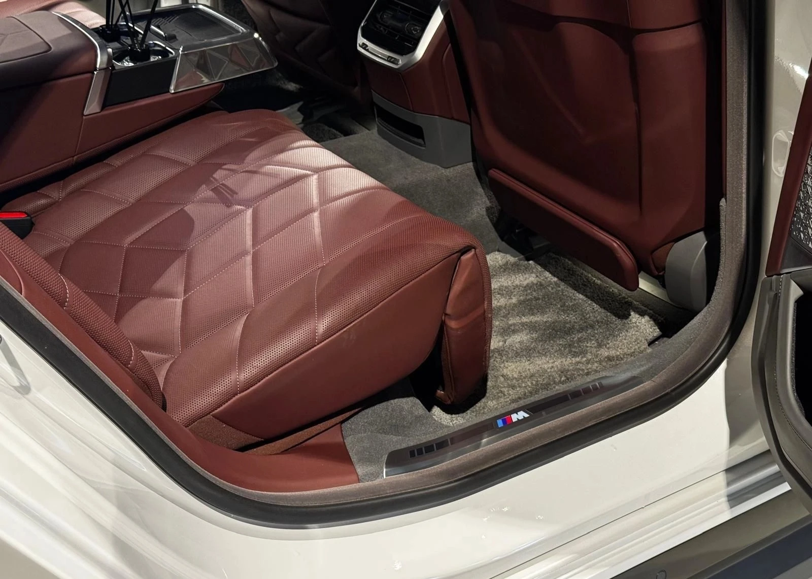 BMW 740 d xDrive M Sportpaket Pro, снимка 8 - Автомобили и джипове - 53889094