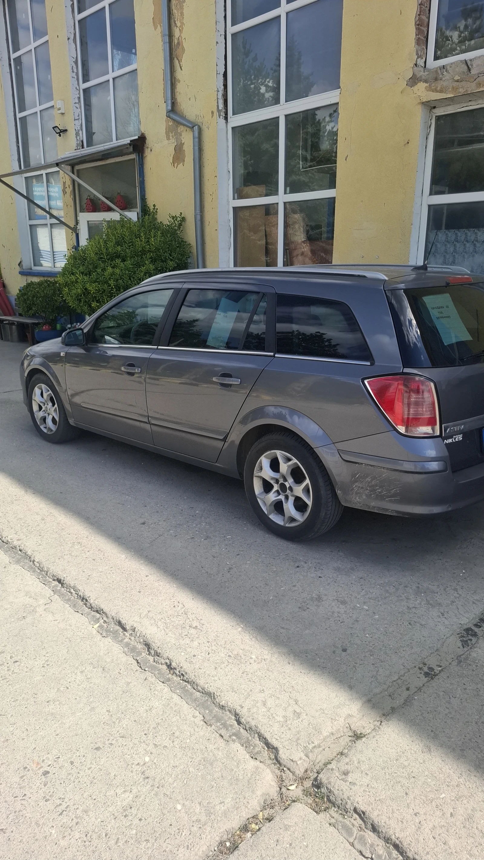 Opel Astra 1.9 CDTI  100 HP, снимка 4 - Автомобили и джипове - 54179294