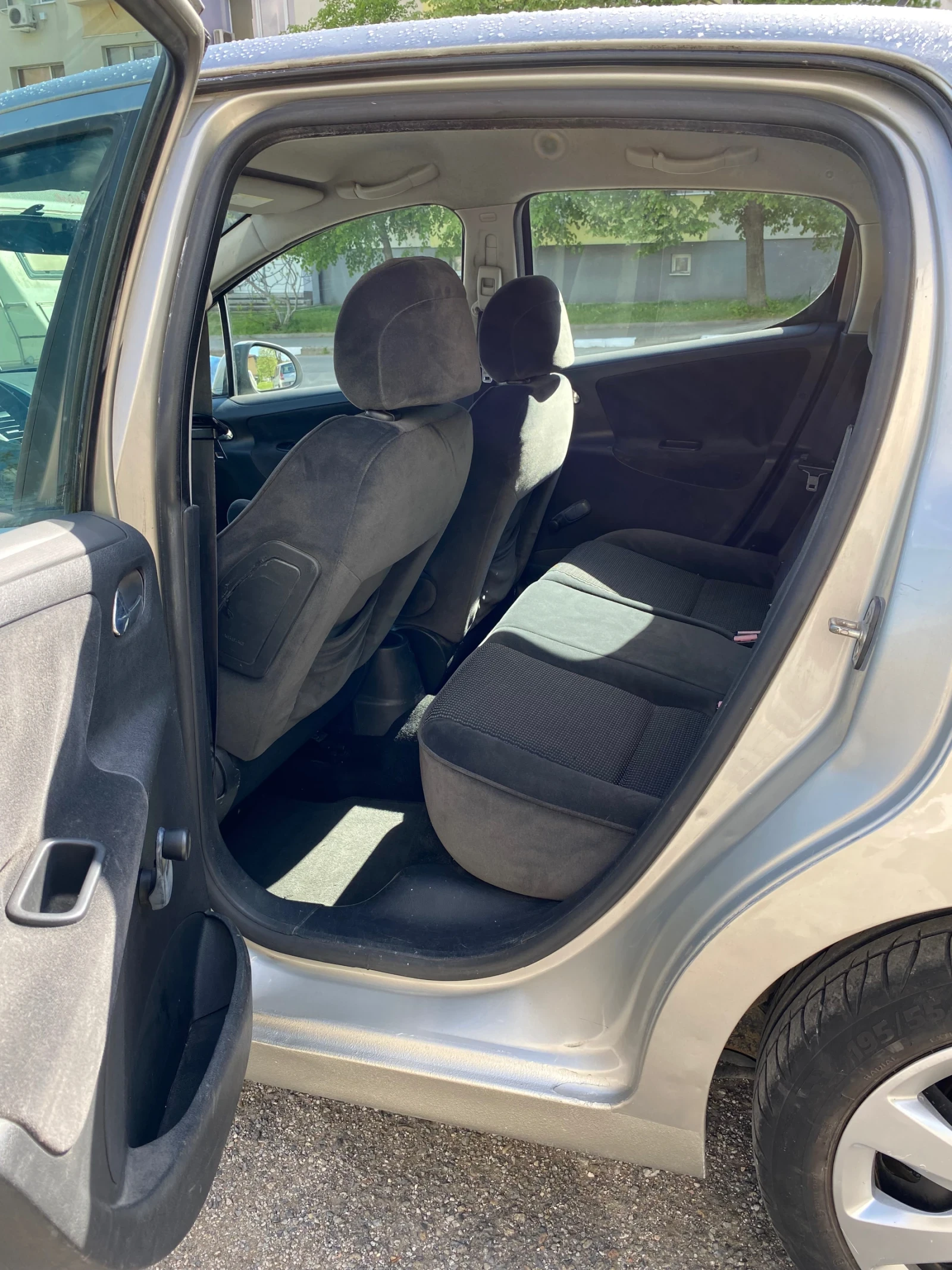 Peugeot 207 1.6HDI 90, снимка 9 - Автомобили и джипове - 54344826