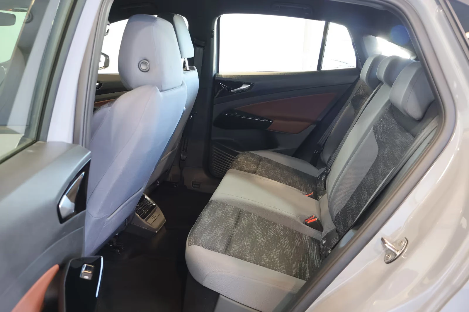 VW ID.5 PRO/174HP/CAM/LED/NAVI/H.PUMP/KLESS/CPLAY/249q, снимка 13 - Автомобили и джипове - 54410445