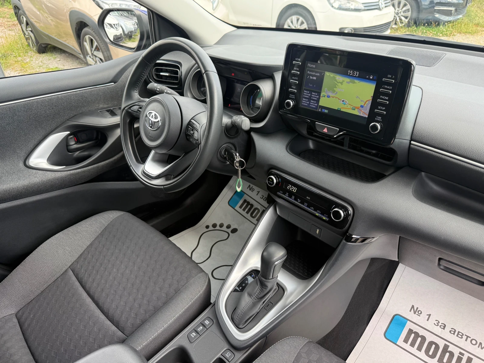 Toyota Yaris 1.5HSD* STYLE* 40.000km* DISTRONIC* CAMERA* , снимка 12 - Автомобили и джипове - 54981943