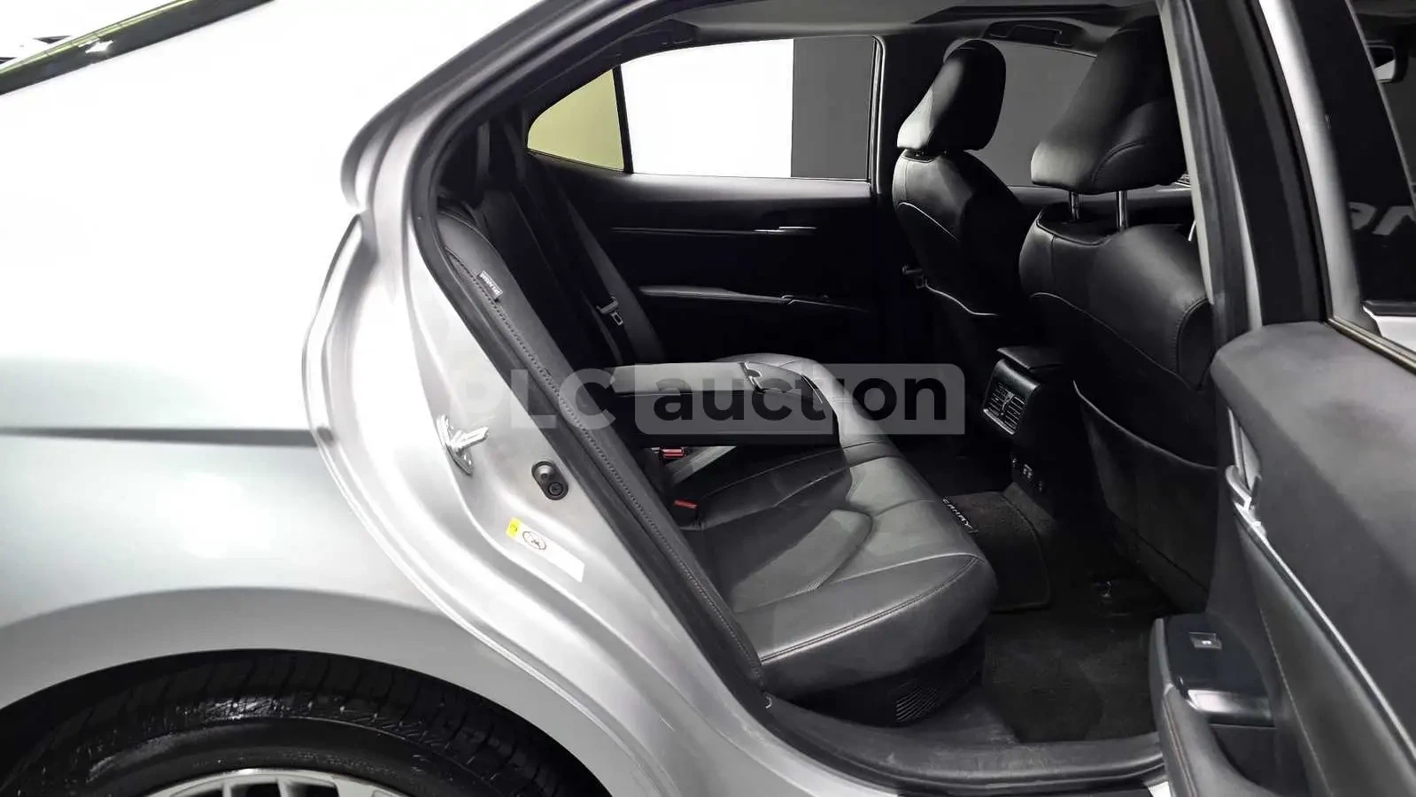 Toyota Camry 2.5 XLE HYBRID/PANORAMA/360CAM/FULL | Mobile.bg � ����������� 11