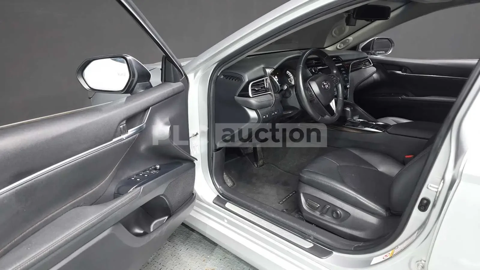 Toyota Camry 2.5 XLE HYBRID/PANORAMA/360CAM/FULL | Mobile.bg � ����������� 10