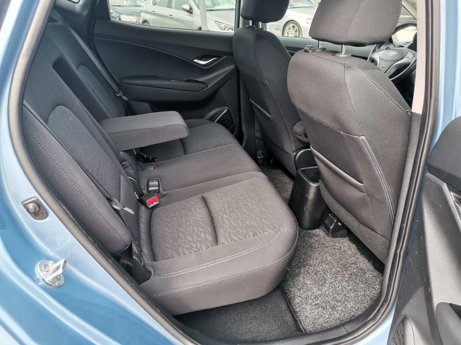 Hyundai Ix20 1.6 16V BLUE DRIVE, снимка 13 - Автомобили и джипове - 56071508