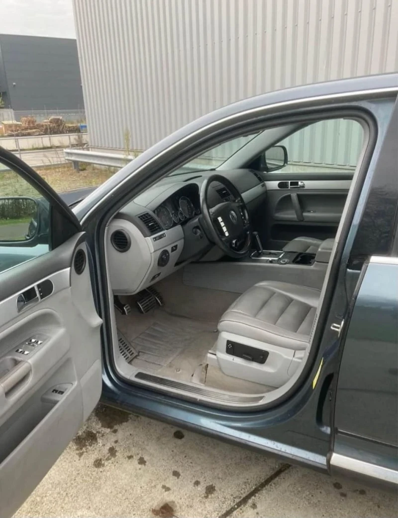 VW Touareg, снимка 6 - Автомобили и джипове - 48270797