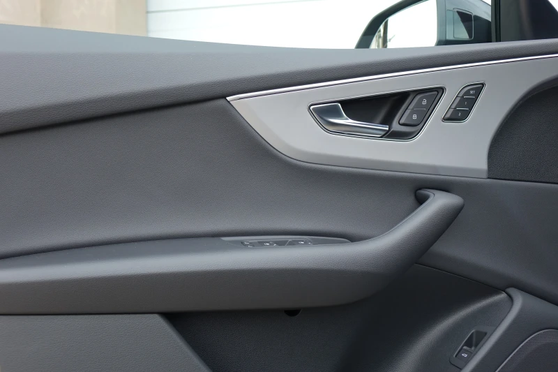 Audi Q8 S-LINE* FACELIFT* OLED LIGHT* HEAD UP DISPLAY* 360, снимка 14 - Автомобили и джипове - 52175752