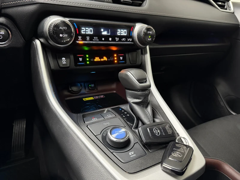 Toyota Rav4 * Limited* Hybrid * AWD* , снимка 13 - Автомобили и джипове - 53250163