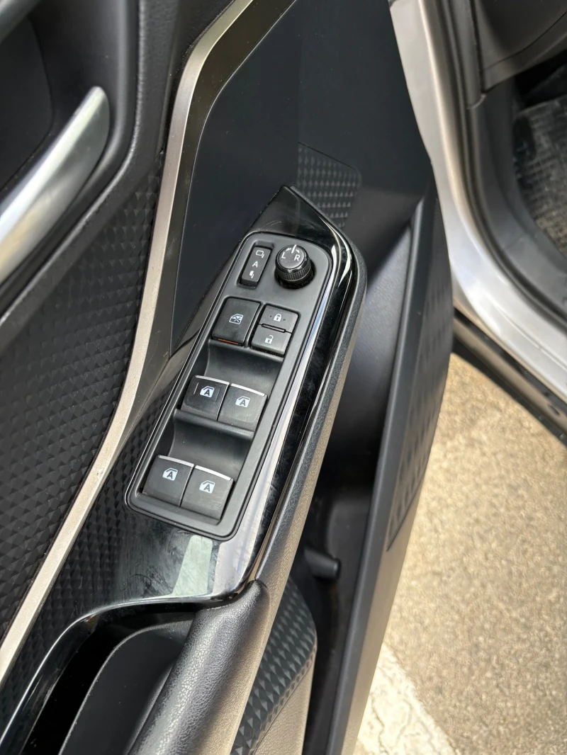 Toyota C-HR 1.8 , снимка 11 - Автомобили и джипове - 53534144