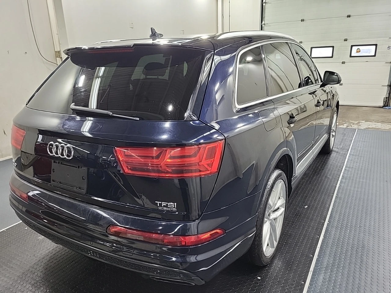 Audi Q7 TECHNIK * CARFAX * АвтоКредит * Цена до България*  - изображение 3