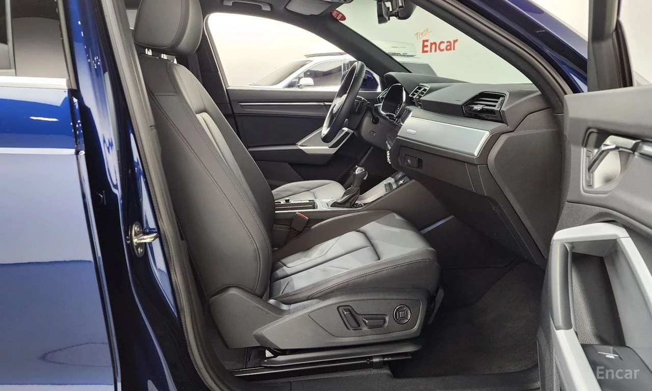 Audi Q3 40TFSI* MATRIX* S* LINE* ПАНОРАМА* LANE* ASSIST* , снимка 13 - Автомобили и джипове - 55009449