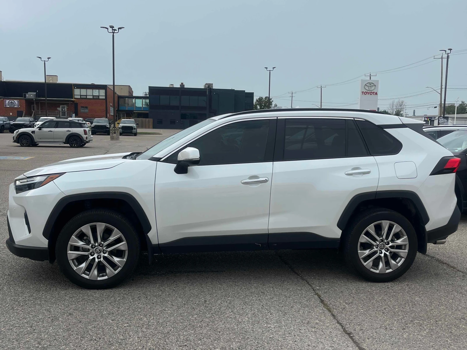 Toyota Rav4 Limited | CARFAX | АВТОФИНАНСИРАНЕ, снимка 3 - Автомобили и джипове - 55892351