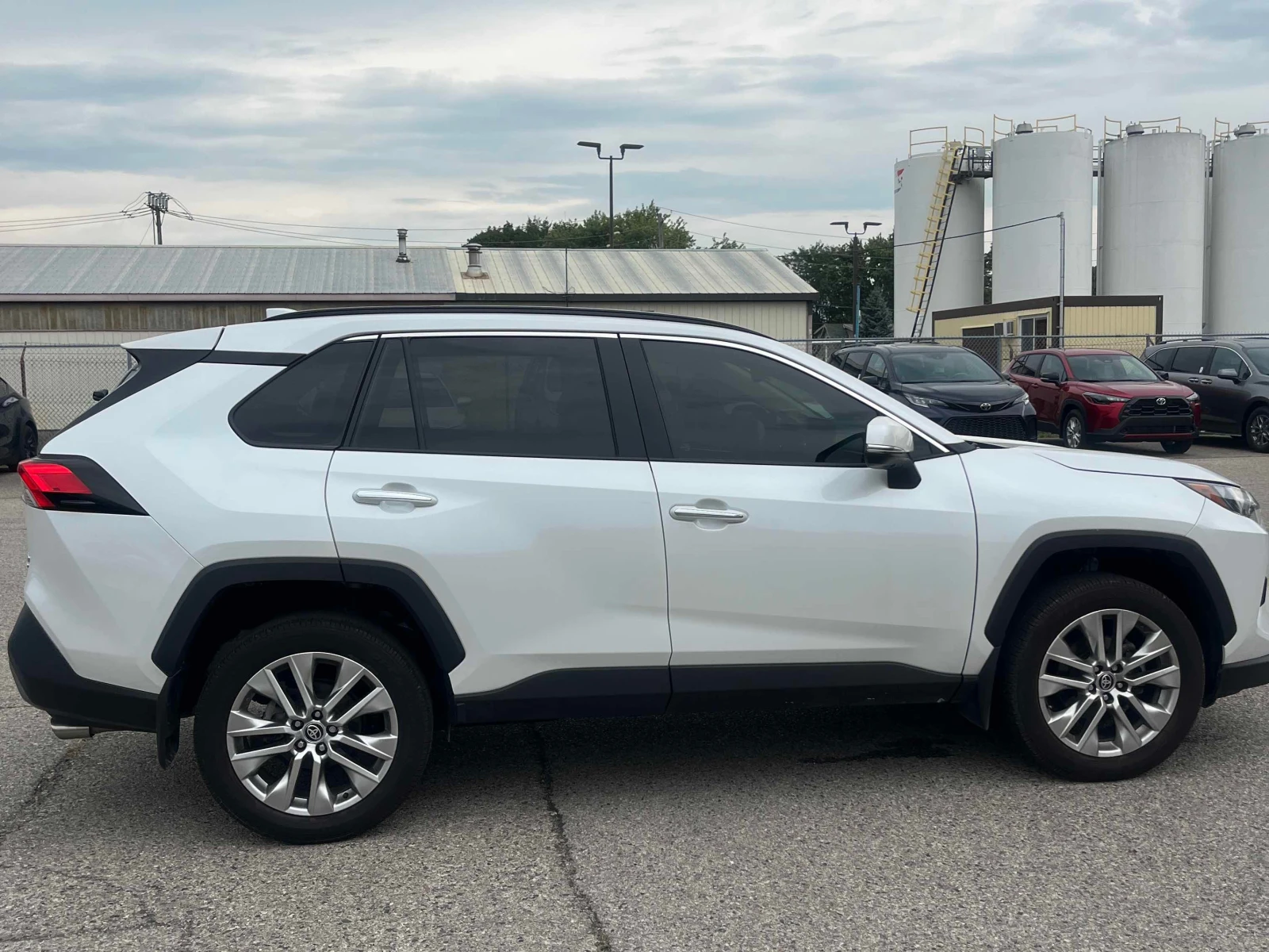 Toyota Rav4 Limited | CARFAX | АВТОФИНАНСИРАНЕ, снимка 4 - Автомобили и джипове - 55892351