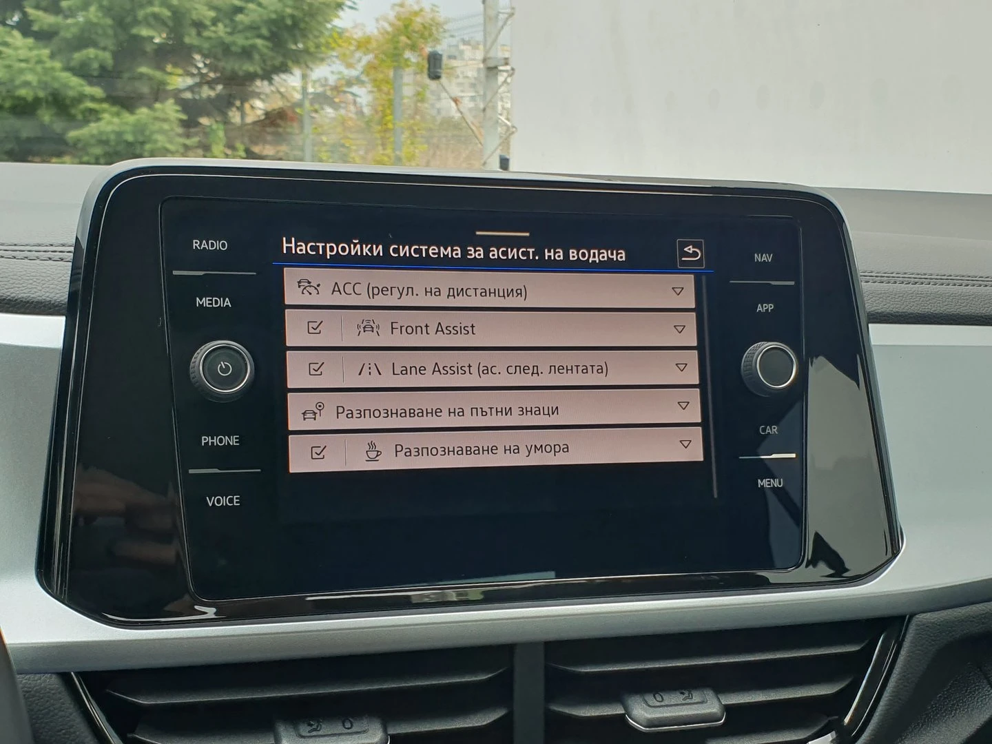 VW T-Roc, снимка 12 - Автомобили и джипове - 56633599