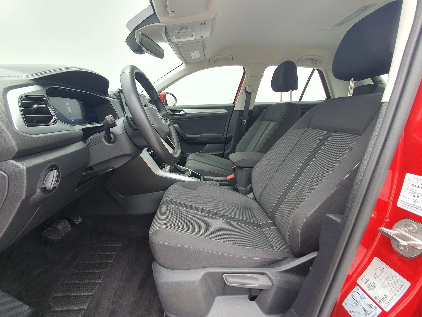 VW T-Roc, снимка 4 - Автомобили и джипове - 56633599