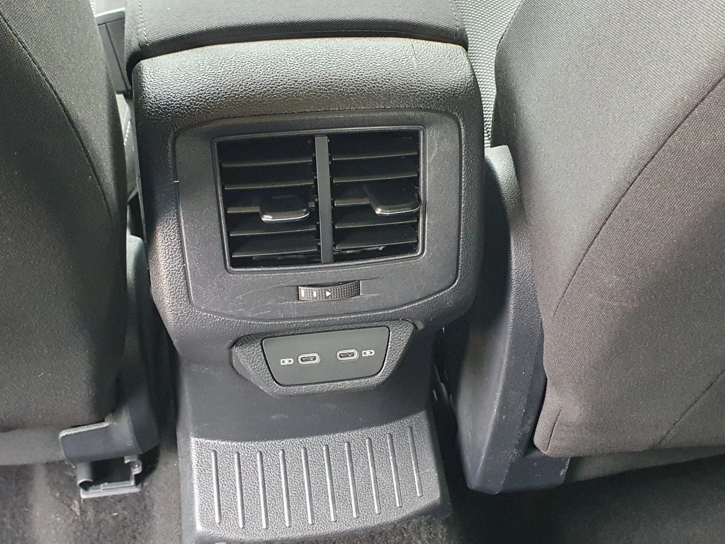VW T-Roc, снимка 15 - Автомобили и джипове - 56633599