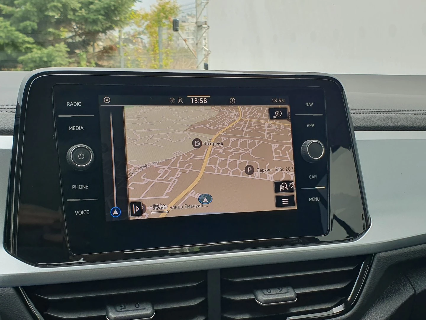 VW T-Roc, снимка 11 - Автомобили и джипове - 56633599