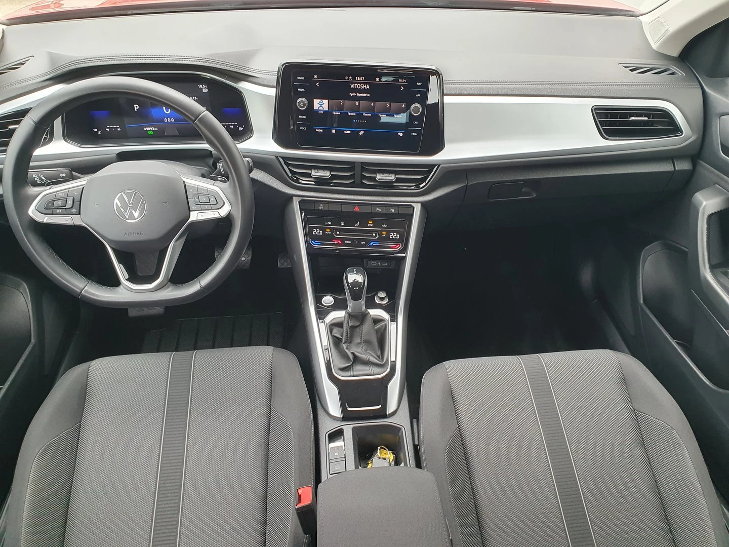 VW T-Roc, снимка 6 - Автомобили и джипове - 56633599