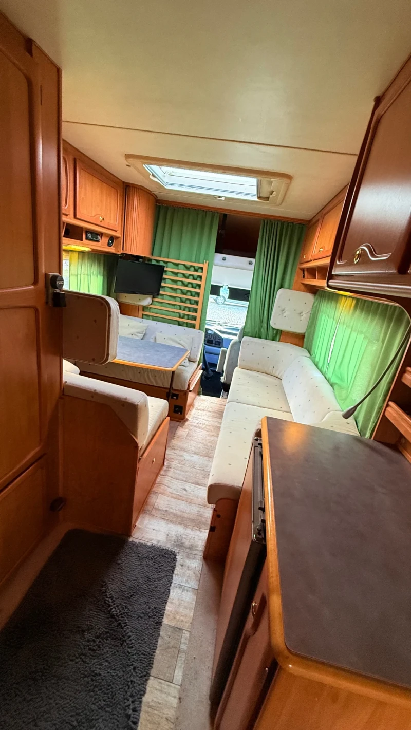 Кемпер Mercedes-Benz Eura Mobil, снимка 16 - Каравани и кемпери - 52933168