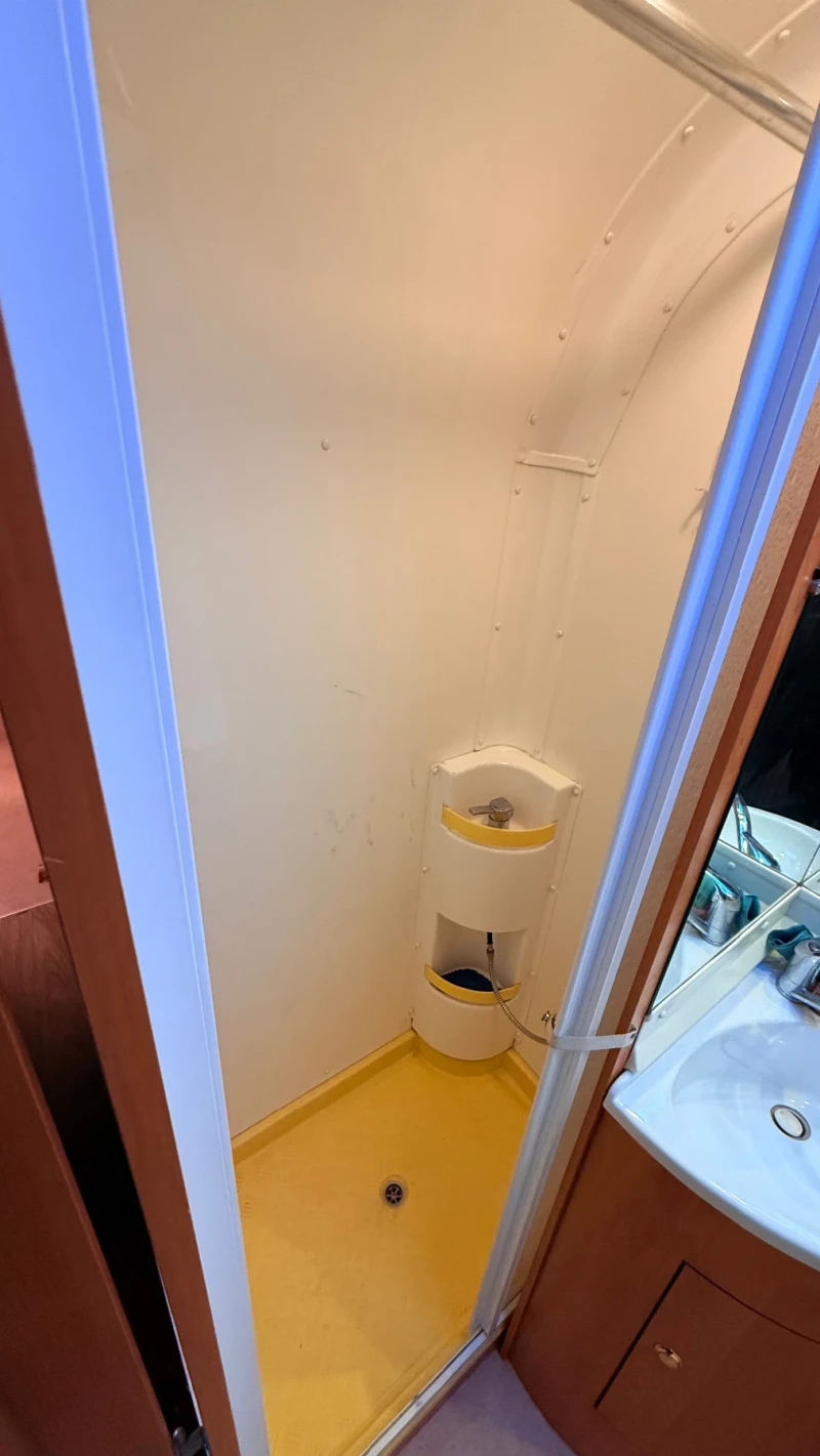 Кемпер Mercedes-Benz Eura Mobil, снимка 15 - Каравани и кемпери - 52933168