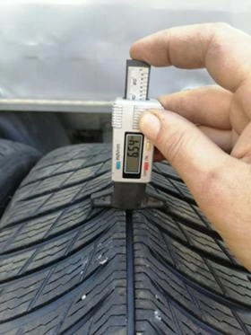 Гуми Зимни 225/40R18, снимка 5