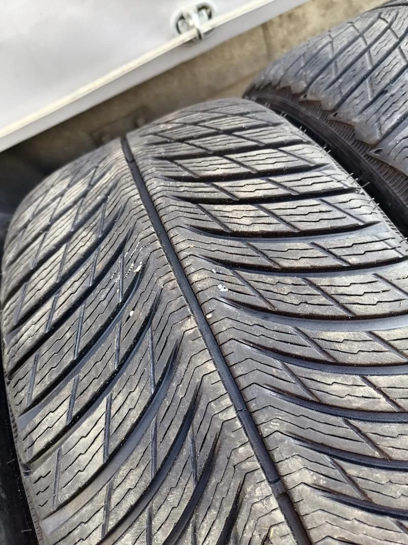 Гуми Зимни 225/40R18, снимка 6 - Гуми и джанти - 32080017