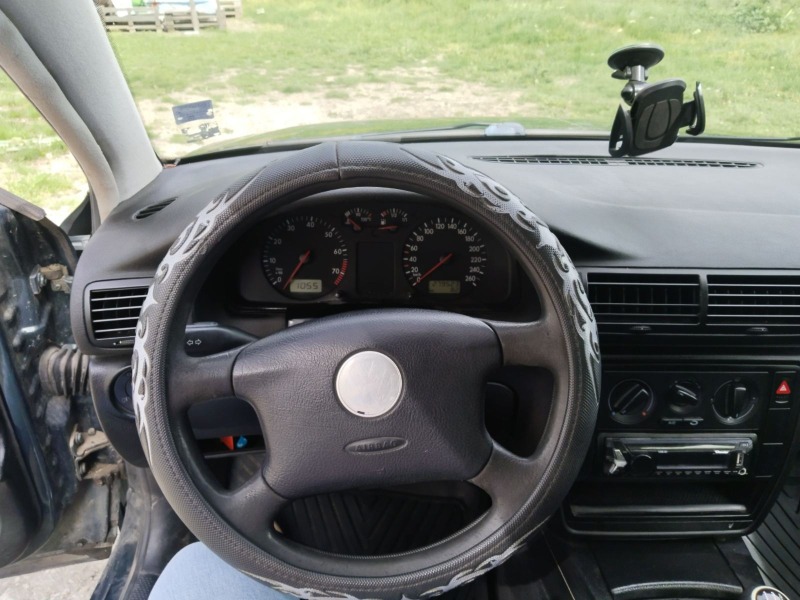 VW Passat 1.8, снимка 6 - Автомобили и джипове - 45302584