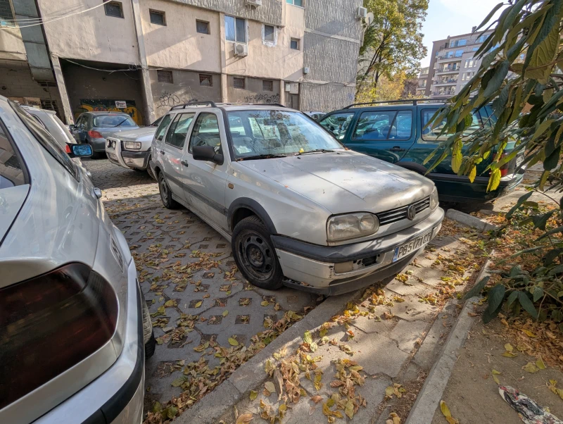 VW Golf, снимка 1 - Автомобили и джипове - 48025642