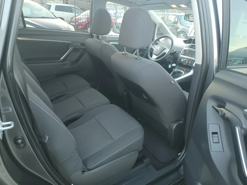 Toyota Verso 2.0 D4D 124kc.* 6+ 1* NAVI* PANO* , снимка 9 - Автомобили и джипове - 48720033