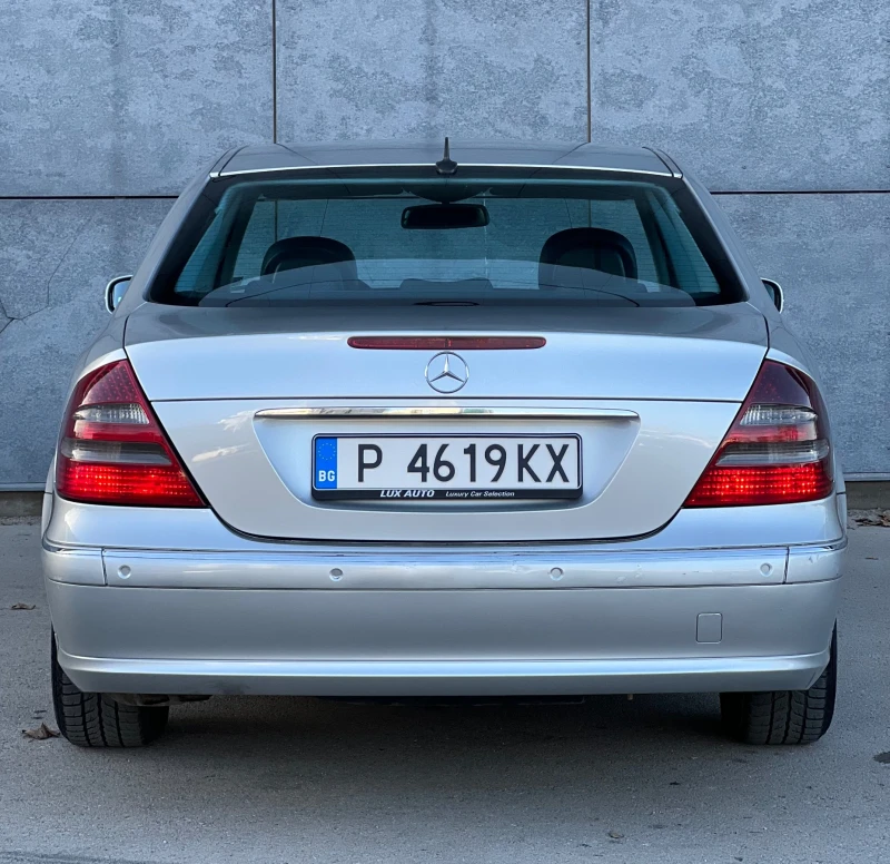 Mercedes-Benz E 220 EVO-Avangard/Facelift/Кожа/Като нов/Full/Automatic, снимка 6 - Автомобили и джипове - 49497532